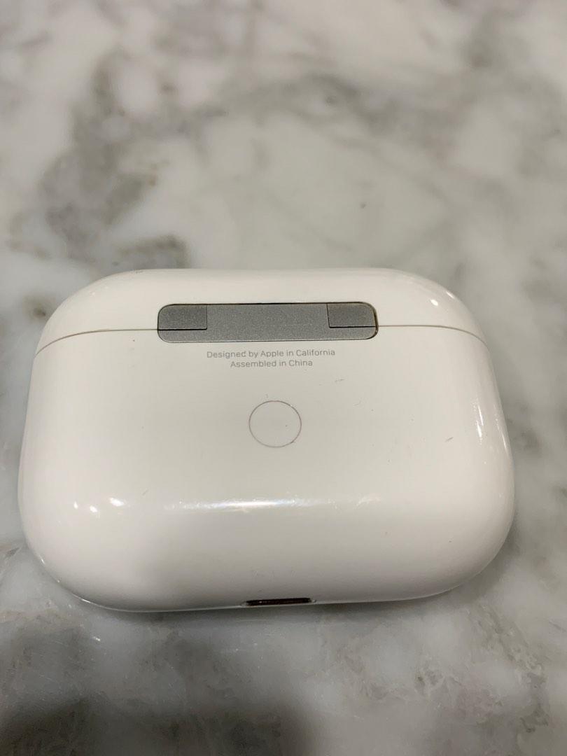 AirPods Pro wireless charging case and right year bud, Audio, Earphones