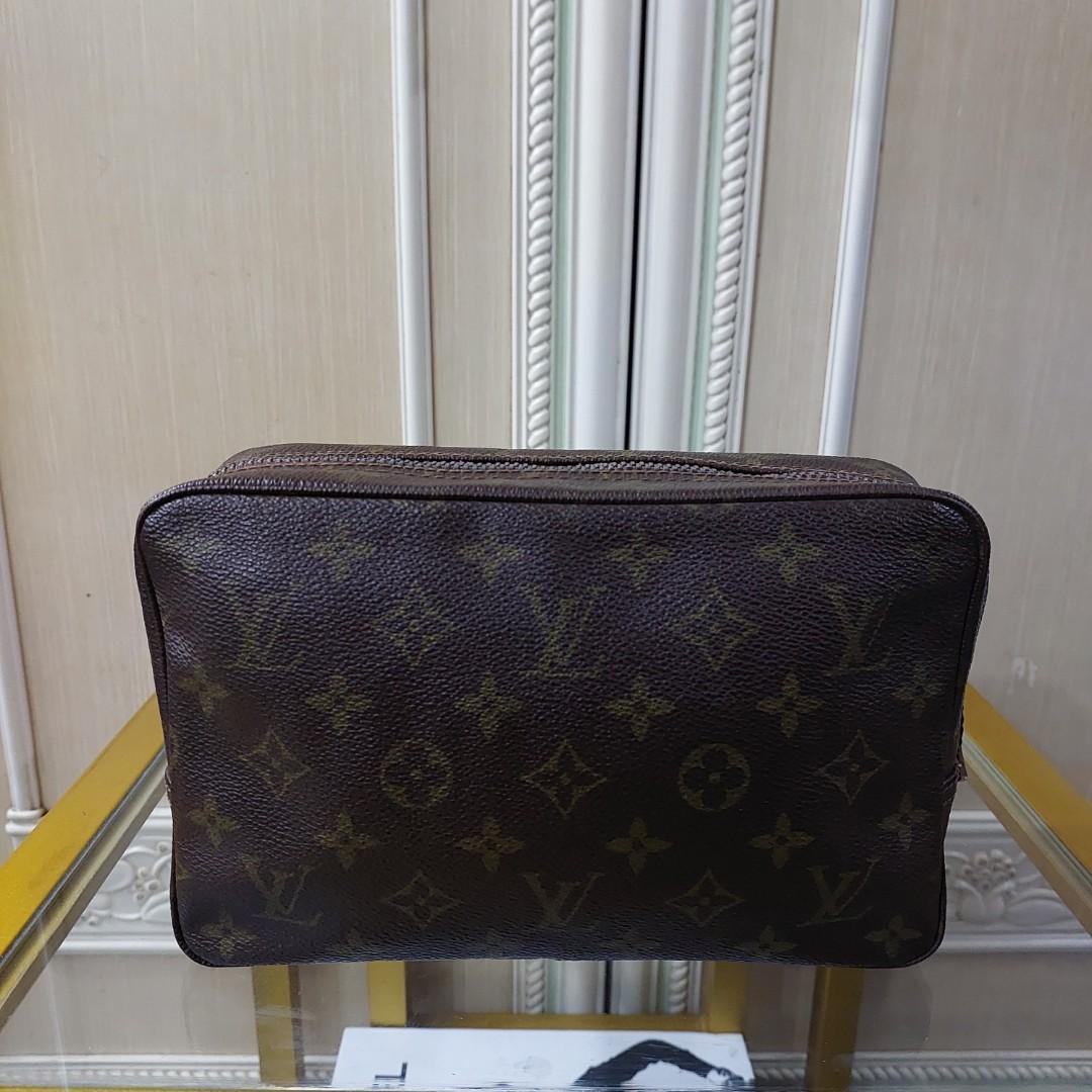 Authentic Louis Vuitton toiletries pouch (Category: Luxury Bags & Wallets) located in Binangonan. Submitted by makoleksyon (Listing ID 1181677140, Image 1). Description: excellent condition no flaws rank A 💯Authentic. Money back guarantee..