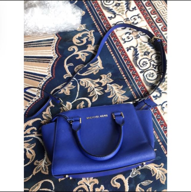 Michael kors blue handbag store