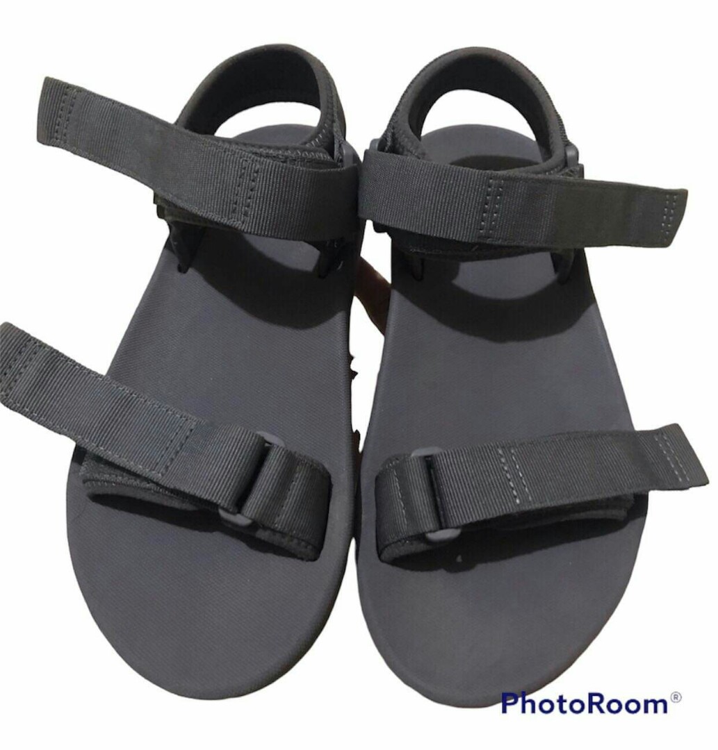 Authentic uniqlo brand sandals!, Men's Fashion, Footwear, Slippers ...