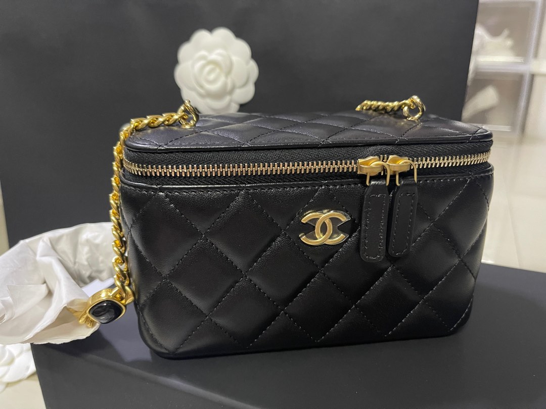 Chanel vanity with chain, Women's Fashion, Bags & Wallets, Crossbody