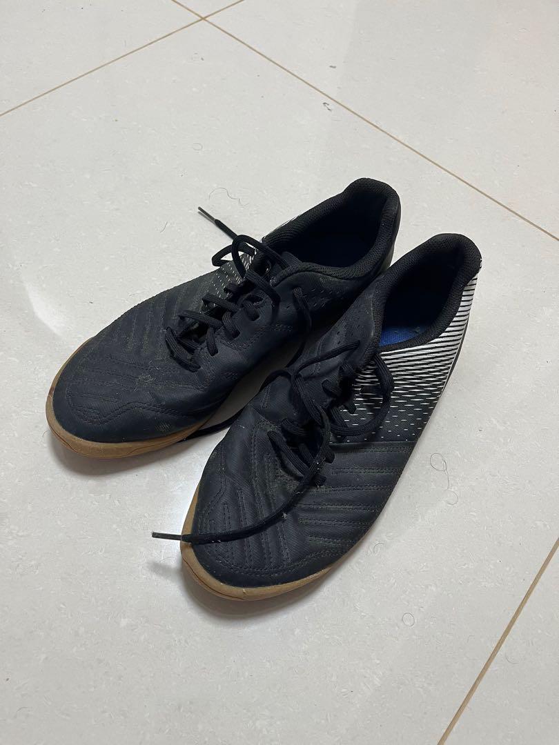 Futsal shoes hotsell decathlon