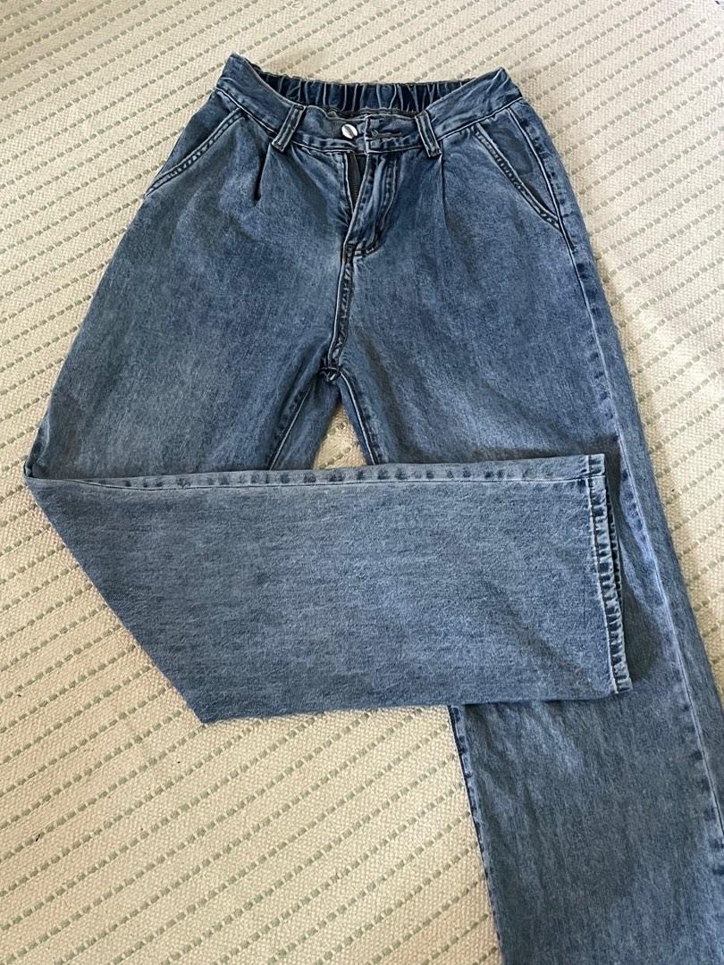 Denim wide leg jeans (Category: Jeans) located in Paranaque City. Submitted by spider108 (Listing ID 1181599940, Image 1). Description: in very good condition can fit xs-s can be stretched baggy fit price is negotiable feel free to pm for more sizing info 😊.