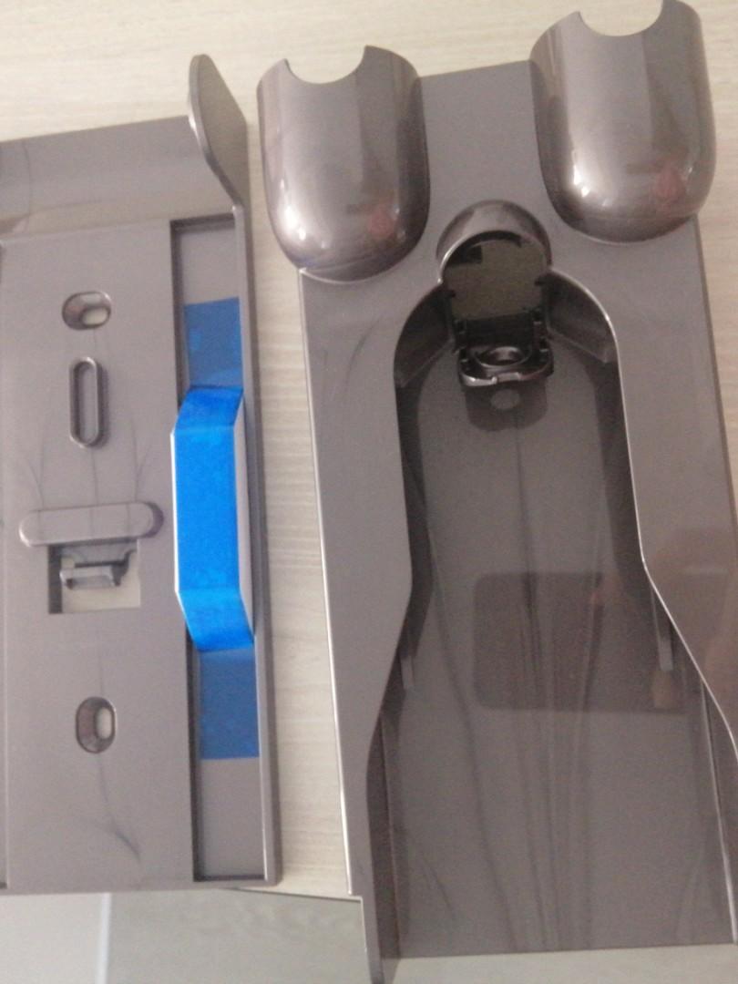 Dyson V11 /V15 wall mounted charging Dock original, TV & Home