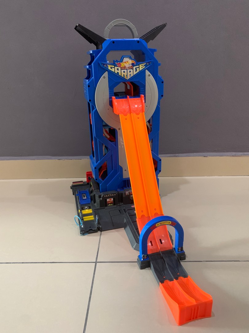 Hot wheels mega garage, Hobbies & Toys, Toys & Games on Carousell