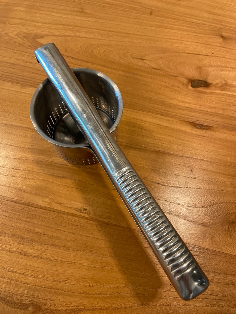 Ikea Potato Press (Stainless Steel), 傢俬＆家居, 廚具和餐具, 其他廚具和餐具 on Carousell