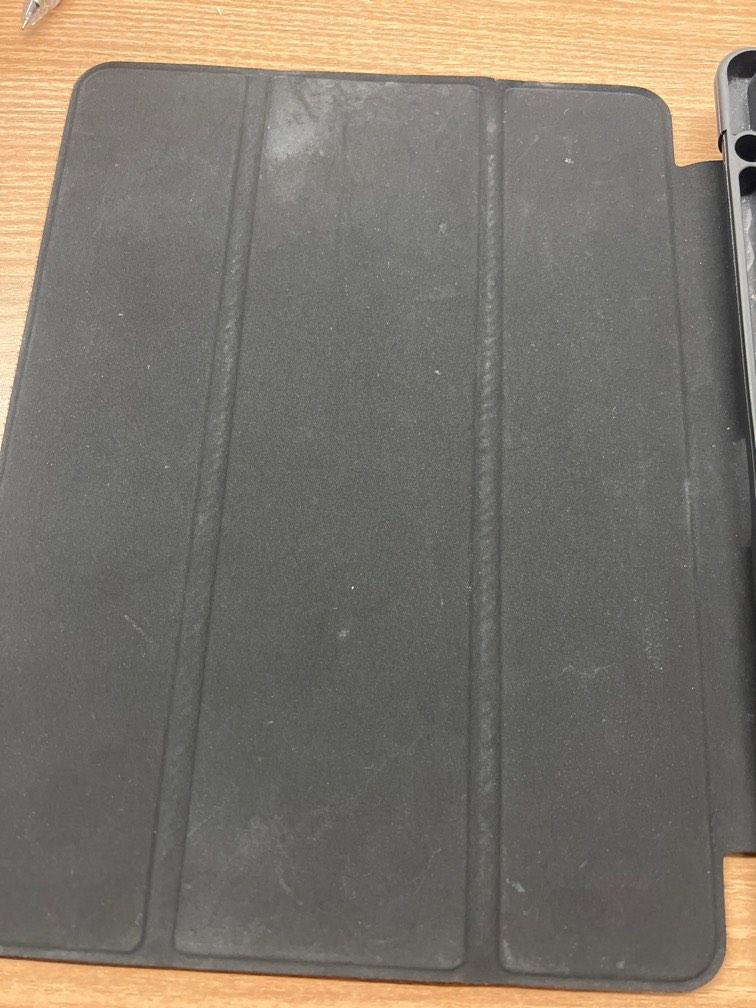Ipad case 10.2 (Category: Cases & Sleeves) located in Quezon City. Submitted by starg888 (Listing ID 1181634215, Image 3). Description: Ipad case No brand Pls see dimensions With pen holder Used less than 5 days.