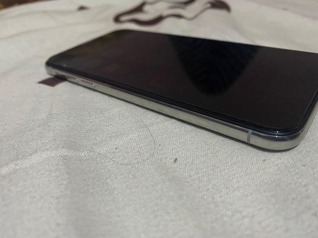 IPHONE X 64GB (white) (Category: iPhone X Series) located in Valenzuela. Submitted by dropcee (Listing ID 1181625830, Image 3). Description: Selling Iphone X (64GB) NO ISSUE 98% smooth 90% Battery Health Temperd glass and case since nabili Gagamitin nalang Pm me 🥰.