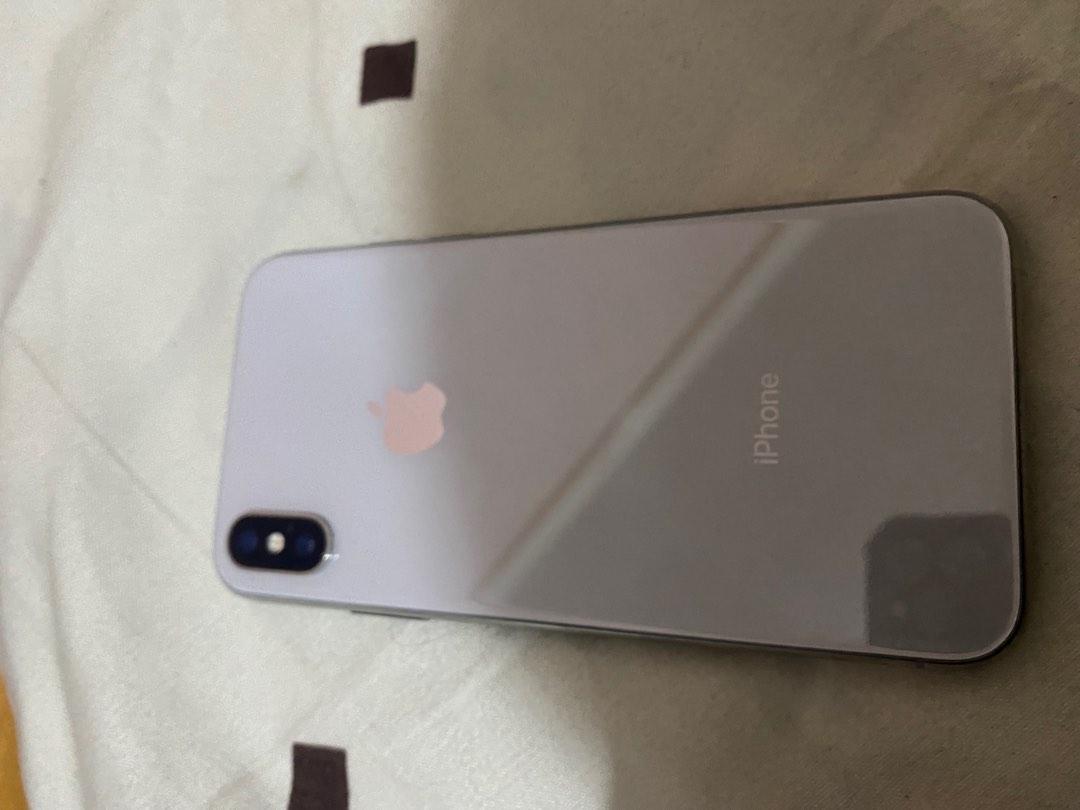 IPHONE X 64GB (white) (Category: iPhone X Series) located in Valenzuela. Submitted by dropcee (Listing ID 1181625830, Image 1). Description: Selling Iphone X (64GB) NO ISSUE 98% smooth 90% Battery Health Temperd glass and case since nabili Gagamitin nalang Pm me 🥰.