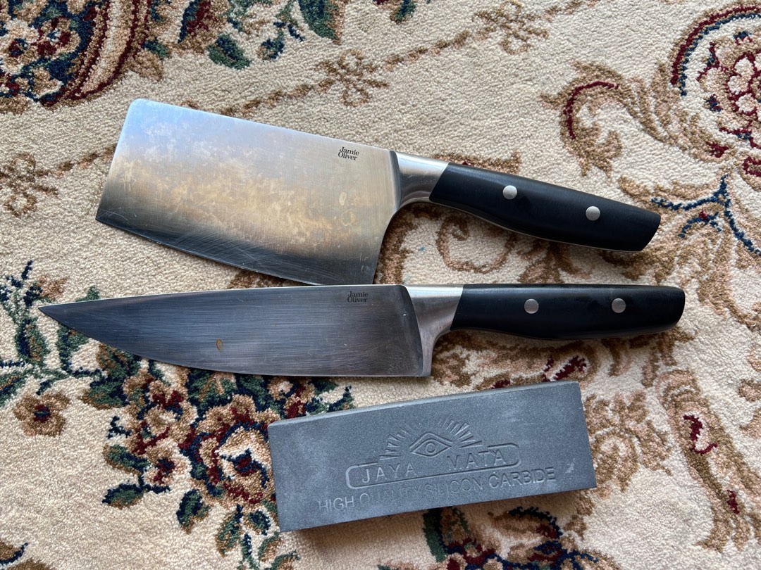Jamie Oliver 2 knives with Jaya Mata Sharpening Stone, Furniture & Home