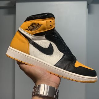 (Category: ) located in . Submitted by est.20_sneakercorner (Listing ID 1179150414, Image 1). Description: .