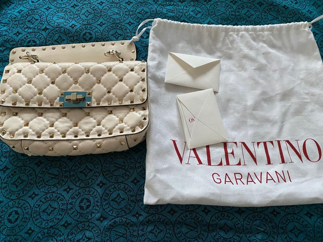 Valentino bag hotsell fake vs real