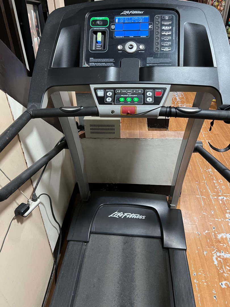 Life Fitness Treadmill, Sports Equipment, Exercise & Fitness, Cardio
