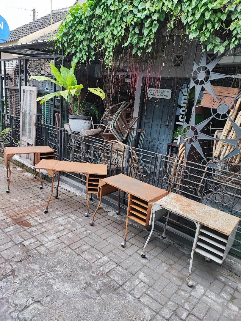 Meja Kerja Besi Vintage Bekas Property Kantor Rumah Sakit thn 70an