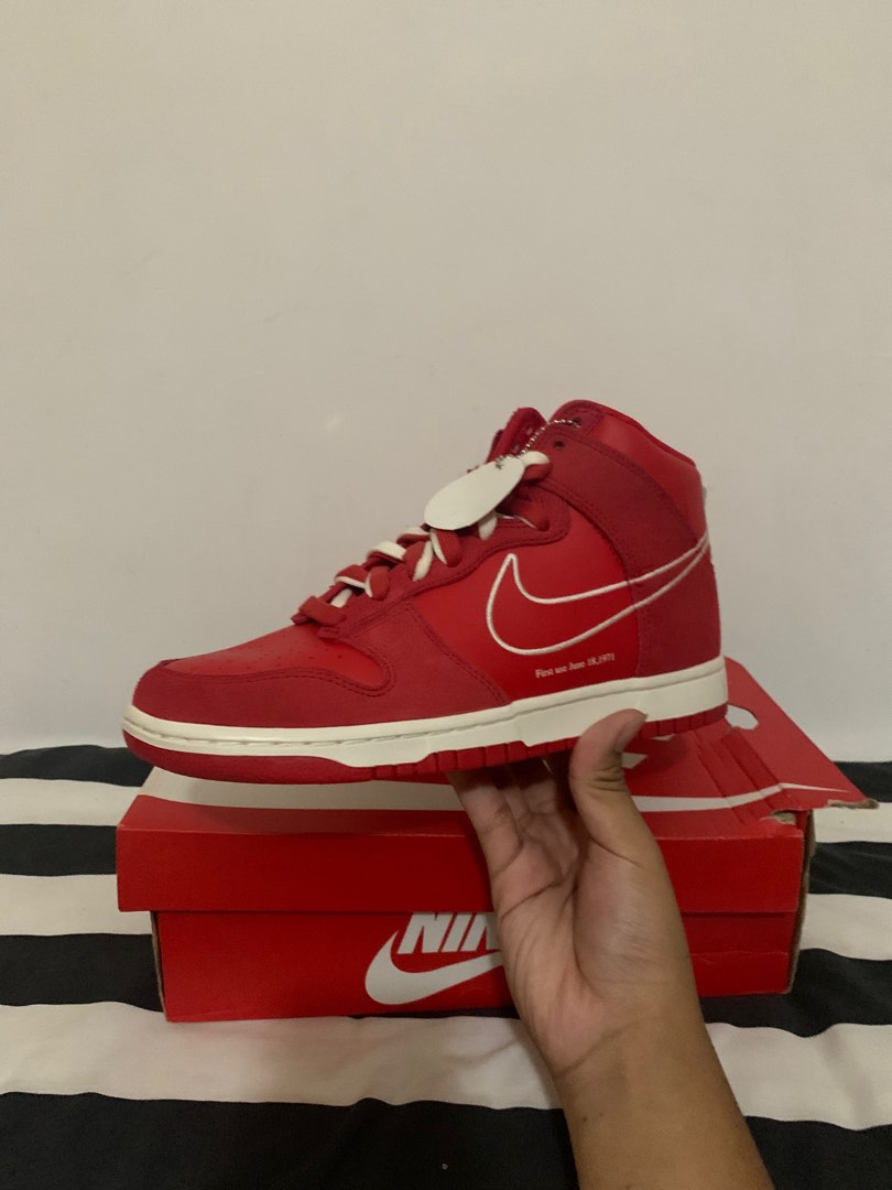 dunk high se first use red
