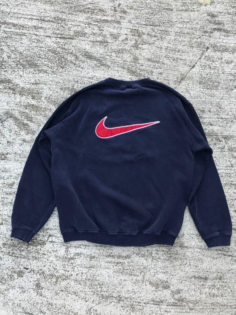 Nike Vintage Sweater (Category: Activewear) located in Masantol. Submitted by Essentiality (Listing ID 1181674117, Image 2). Description: Nike Vintage Sweater Size Large Excellent Condition 2k + shipping.