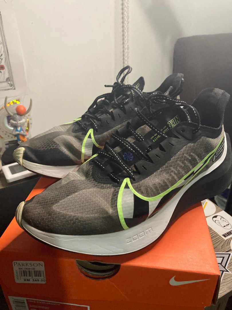 nike zoom gravity black ghost green