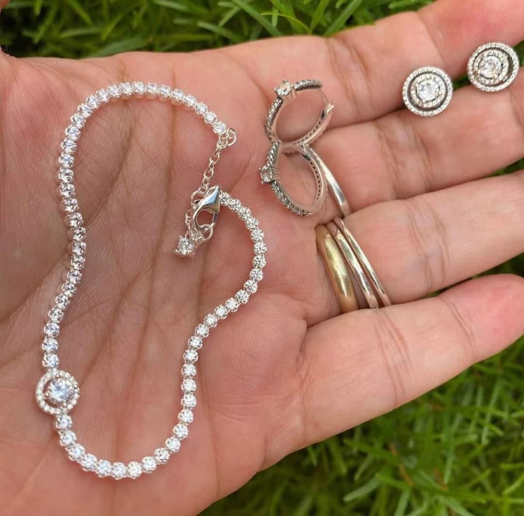 PANDORA SETS (Category: Necklaces) located in Quezon City. Submitted by acavela.ph (Listing ID 1181640703, Image 2). Description: Bnew SOLD as SETS Complete Inclusions 💯.