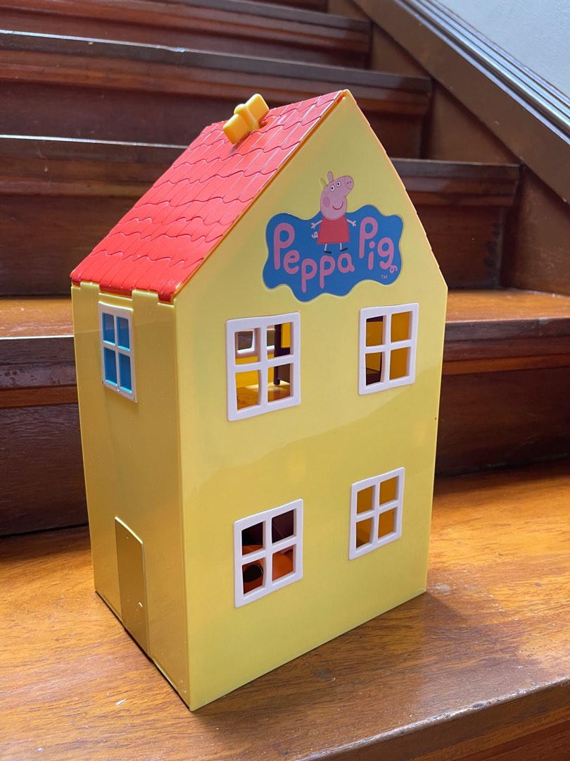 Peppa Pig Original Dollhouse, Hobbies & Toys, Toys & Games on Carousell