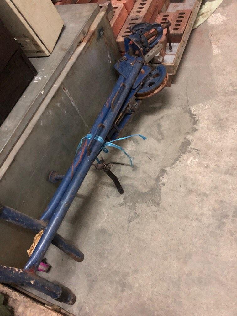 Pipe bender with vice and stand, Furniture & Home Living, Home