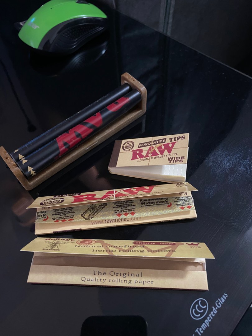 Raw rolling paper, tips, rolling machine, 其他, 其他 Carousell