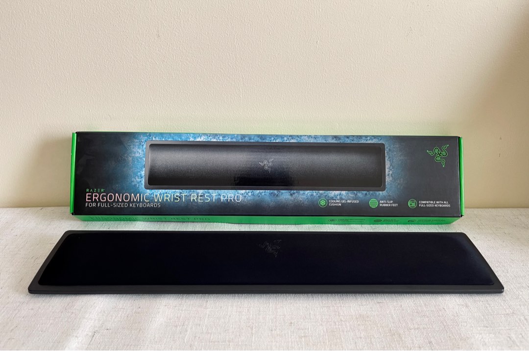 Razer Ergonomic Wrist Rest Pro, Computers & Tech, Parts & Accessories