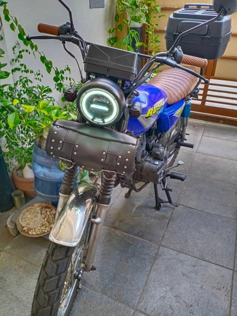 RUSI TC MACHO 125 SCRAMBLER BUILD WITH TOPBOX Motorbikes
