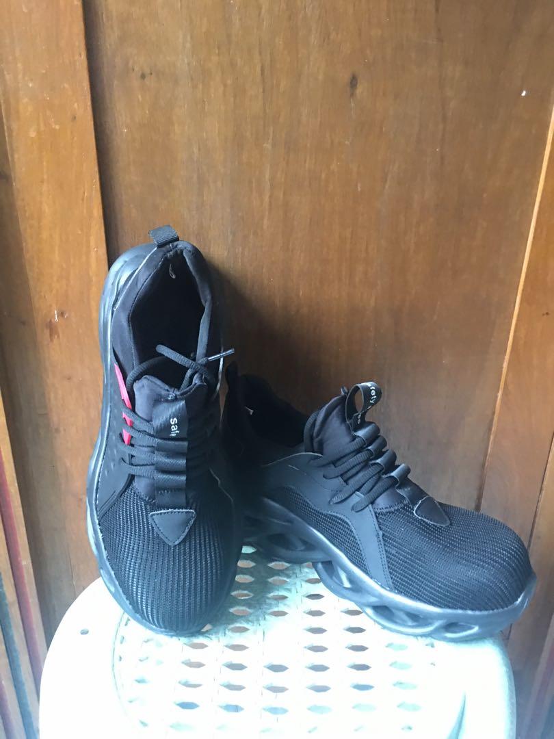 Safety Shoes size 43 (Category: Sneakers) located in Sorsogon. Submitted by mavzone (Listing ID 1181593025, Image 1). Description: Safety shoes,Steel toe,Working shoes, Black Size 43 1 week used.