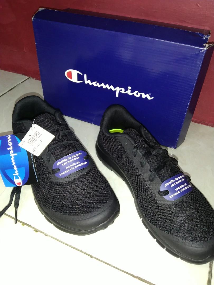 Sepatu baru champion, Fesyen Pria, Sepatu , Sneakers di Carousell
