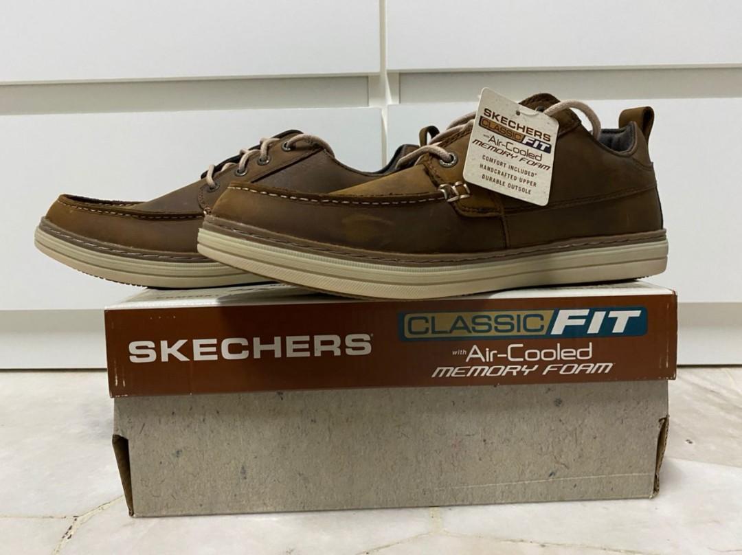 Skechers relaxed fit hotsell vs classic fit