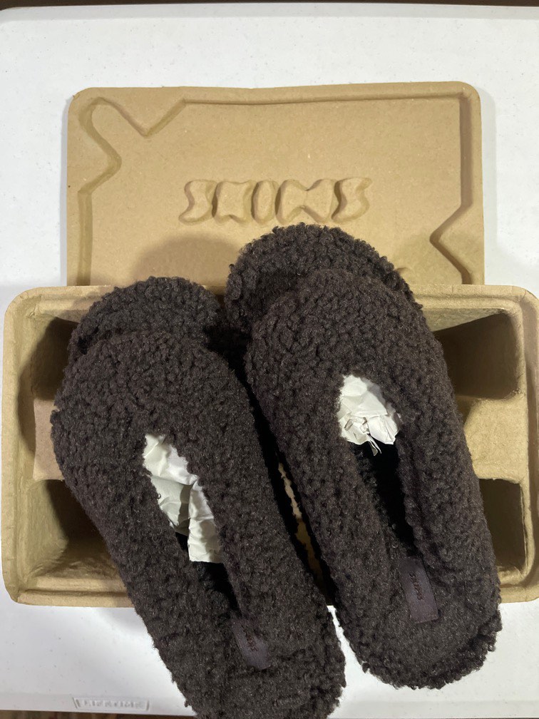 Skims Teddy Slippers, Women's Fashion, Footwear, Slippers and slides on  Carousell