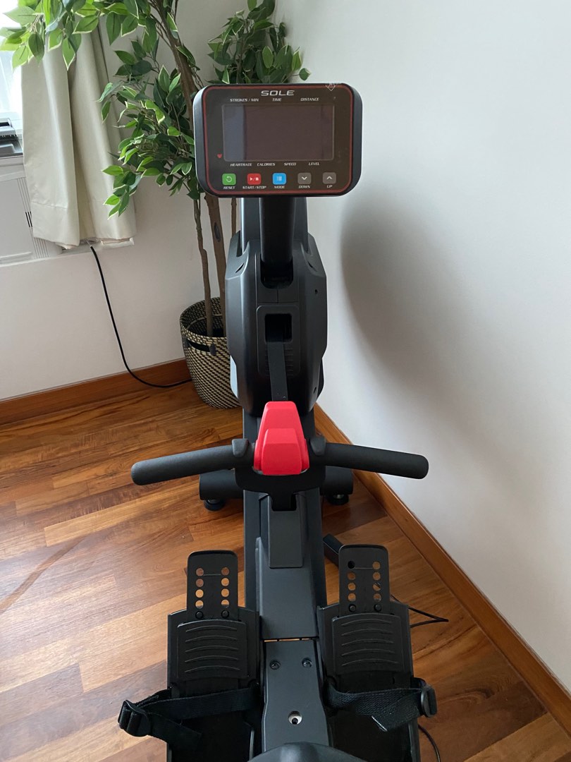 Sole SR500 Rowing Machine. Never Used SOLE SR500 AIR AND