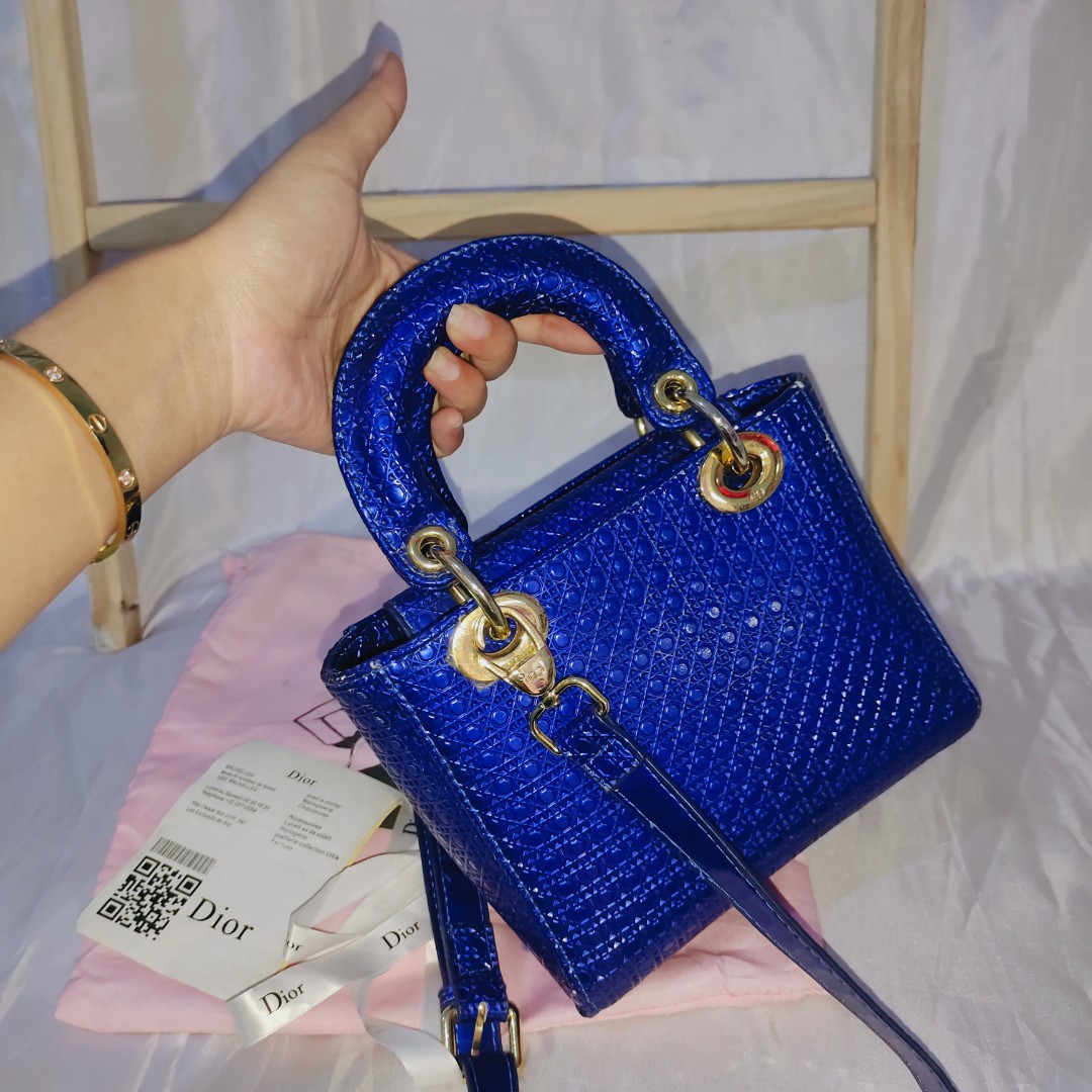 Tas mini dior, Fesyen Wanita, Tas & Dompet di Carousell