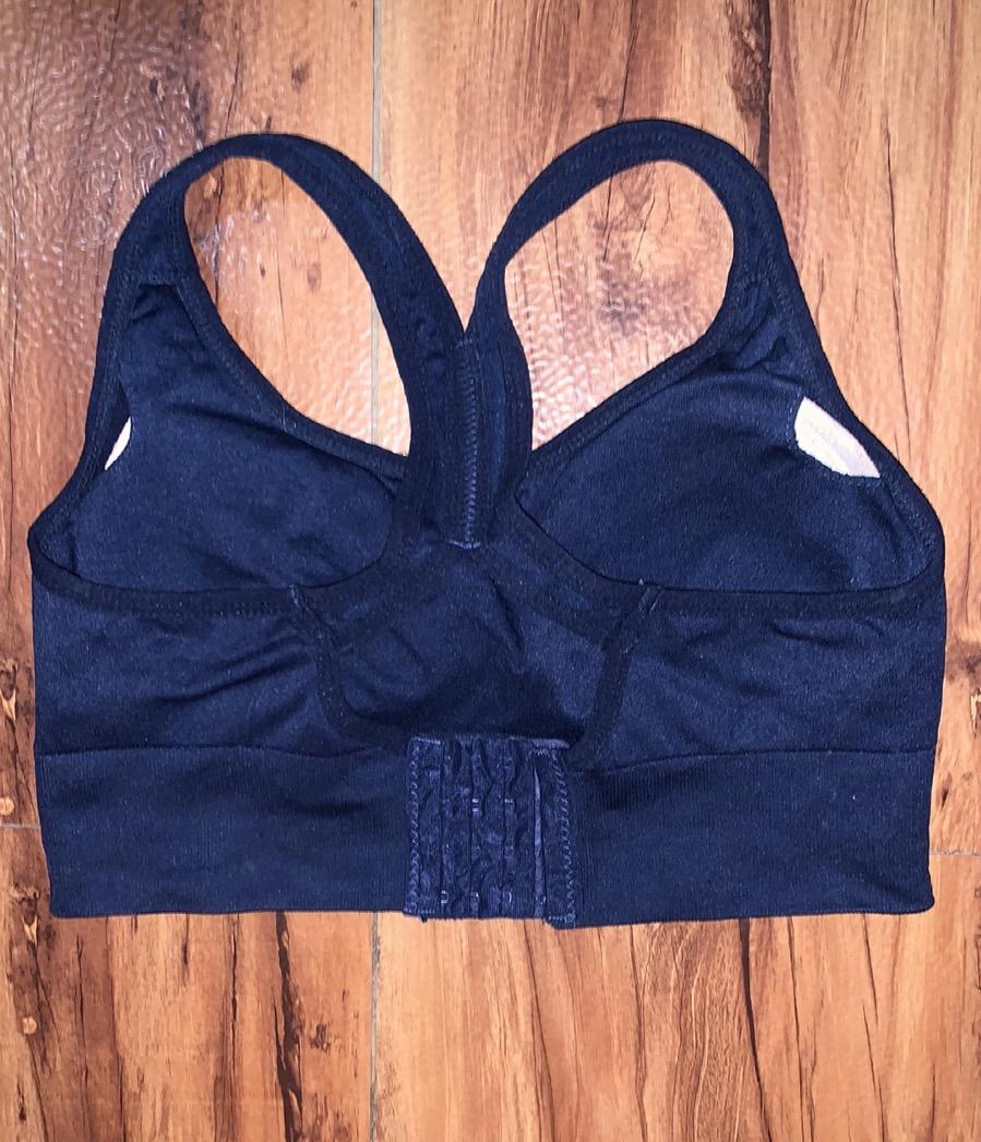 Under Armor Sports Bra, Women's Fashion, Activewear on Carousell
