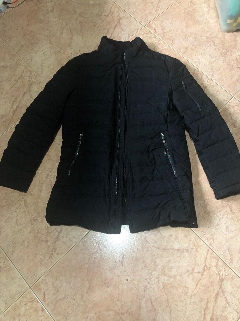 Window panel down jacket (Category: Coats, Jackets and Outerwear) located in Singapore. Submitted by tanseemee (Listing ID 1181603196, Image 1). Description: Used once Good quality Nice cutting .