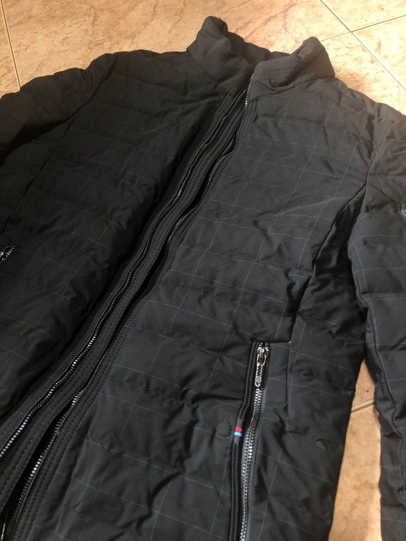 Window panel down jacket (Category: Coats, Jackets and Outerwear) located in Singapore. Submitted by tanseemee (Listing ID 1181603196, Image 2). Description: Used once Good quality Nice cutting .