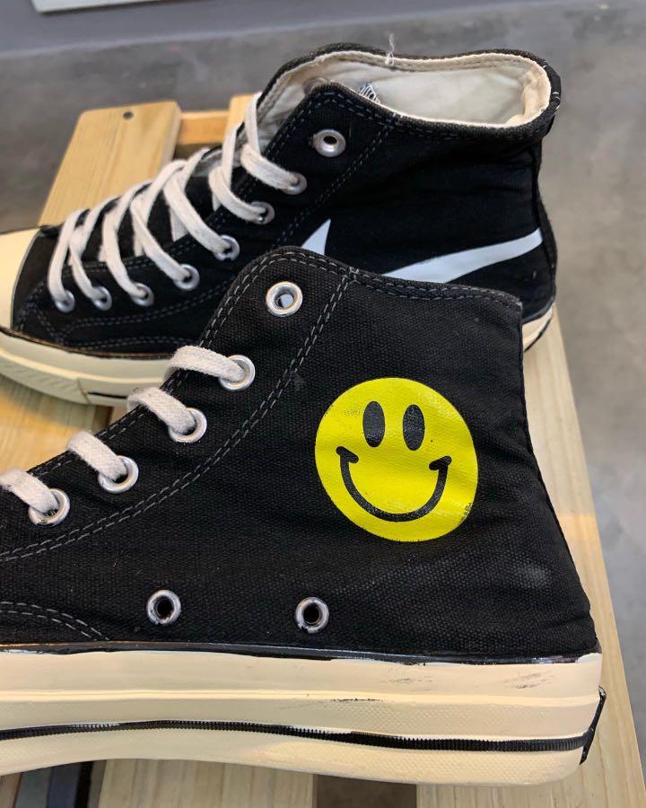 Converse nike deals smiley