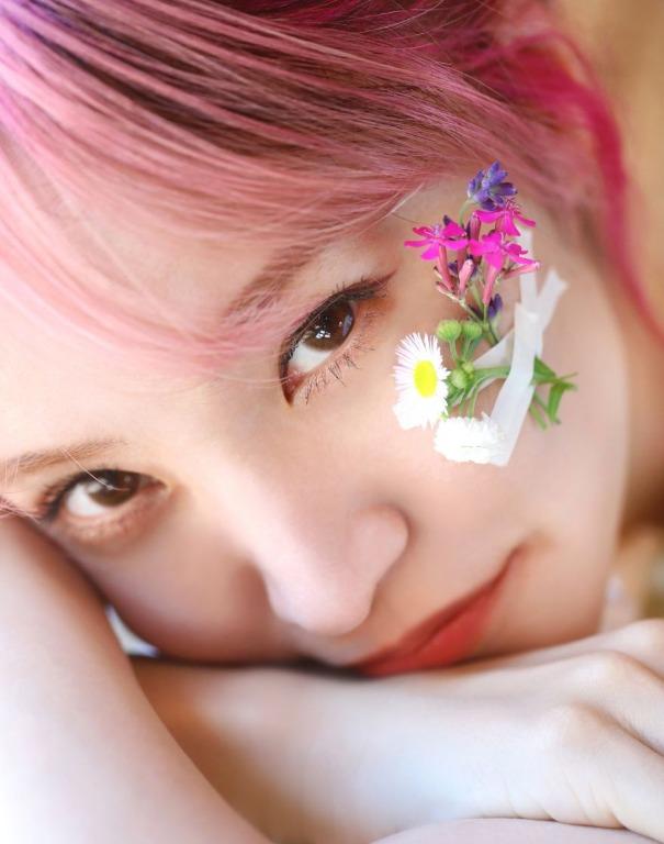 預訂無現貨 Lisa 22年寫真集lisaxbook 2 鬼滅之刃鬼滅炎紅蓮華fate Sao 刀劍神域 興趣及遊戲 收藏品及紀念品 日本明星 Carousell