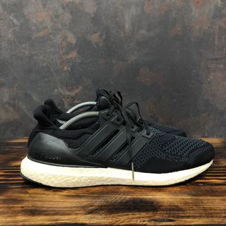 (Category: ) located in . Submitted by rowang_bundle.sneakers (Listing ID 1176363507, Image 1). Description: .