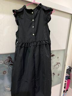 Black sleeveless pregnancy dress