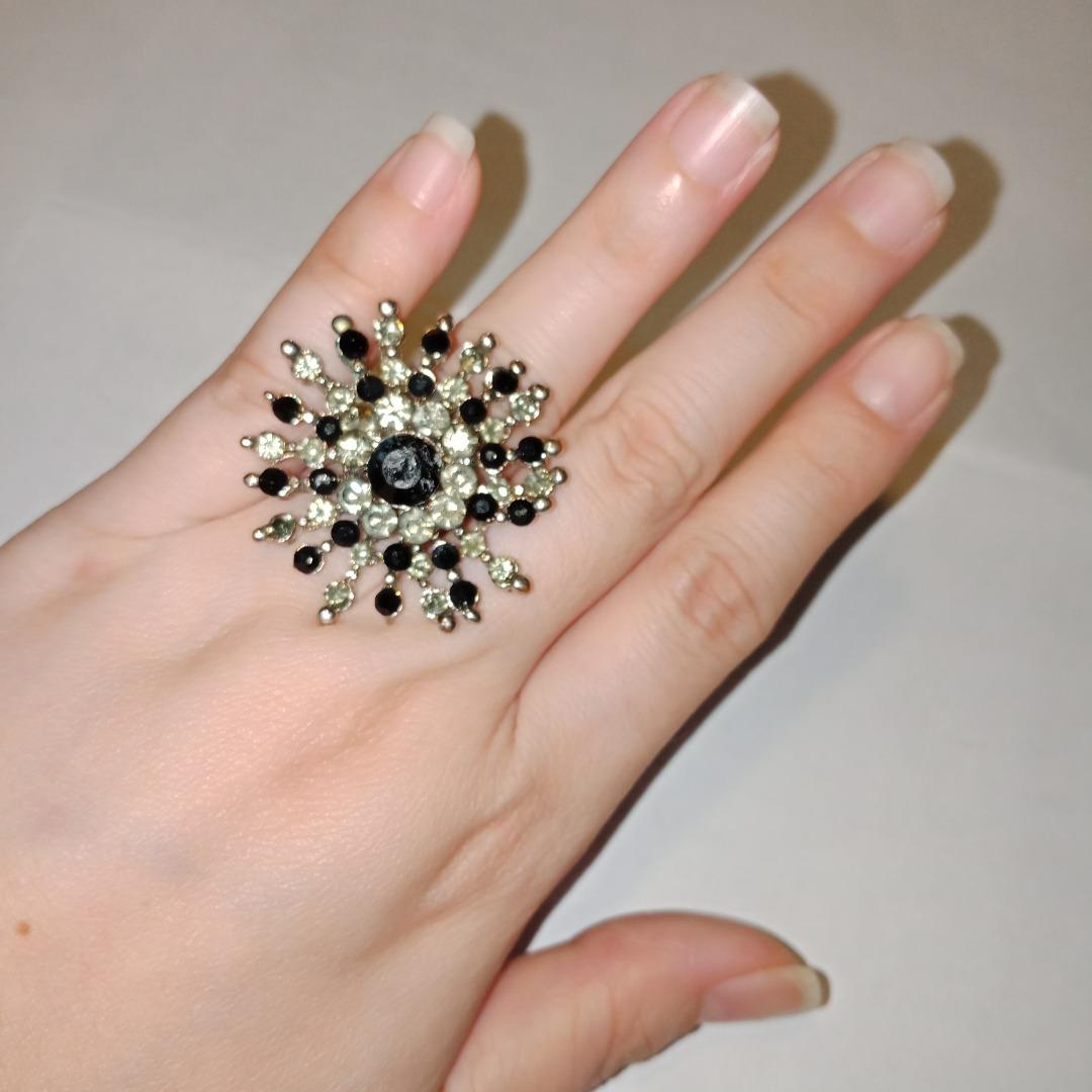Black Sun Ring (Category: Rings) located in Quezon City. Submitted by abubutingthings (Listing ID 1176428243, Image 1). Description: 📣 MOVING OUT SALE. ALL ITEMS MUST GO BEFORE AUGUST 13, 2022! Adjustable.