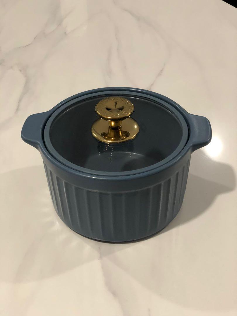 Blue Ceramic Cooking Pot (Category: Cookware & Accessories) located in Quezon City. Submitted by ciyellow (Listing ID 1176278413, Image 1). Description: RFS: Wedding Gift, have multiple cookware already.