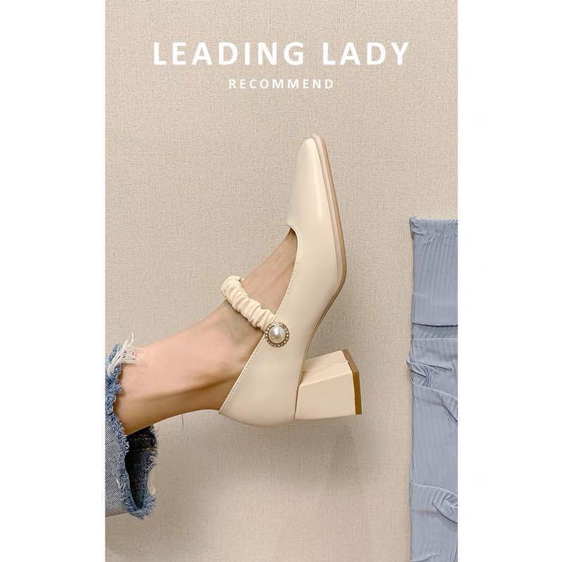 Brand New White flat heels Size 38 height 5.5cm