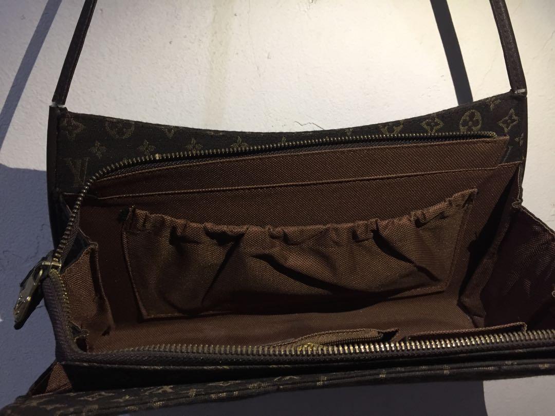 Bundling Tas Shoulder Louis Vuitton (Kategori: Tas & Dompet Wanita) berada di Jakarta Timur. Dikirim oleh vikaamanda19 (ID iklan 1176245570, Gambar 3). Deskripsi: Promo bundling Tas shoulder Louis Vuitton 2pcs hanya Rp. 550.000 No minus.