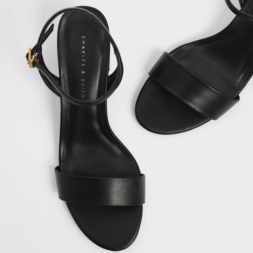 Open Toe Ankle Strap Block Heel Sandals - Black