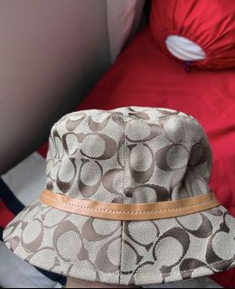 (Category: ) located in . Submitted by 156thrifted (Listing ID 1176380457, Image 1). Description: .