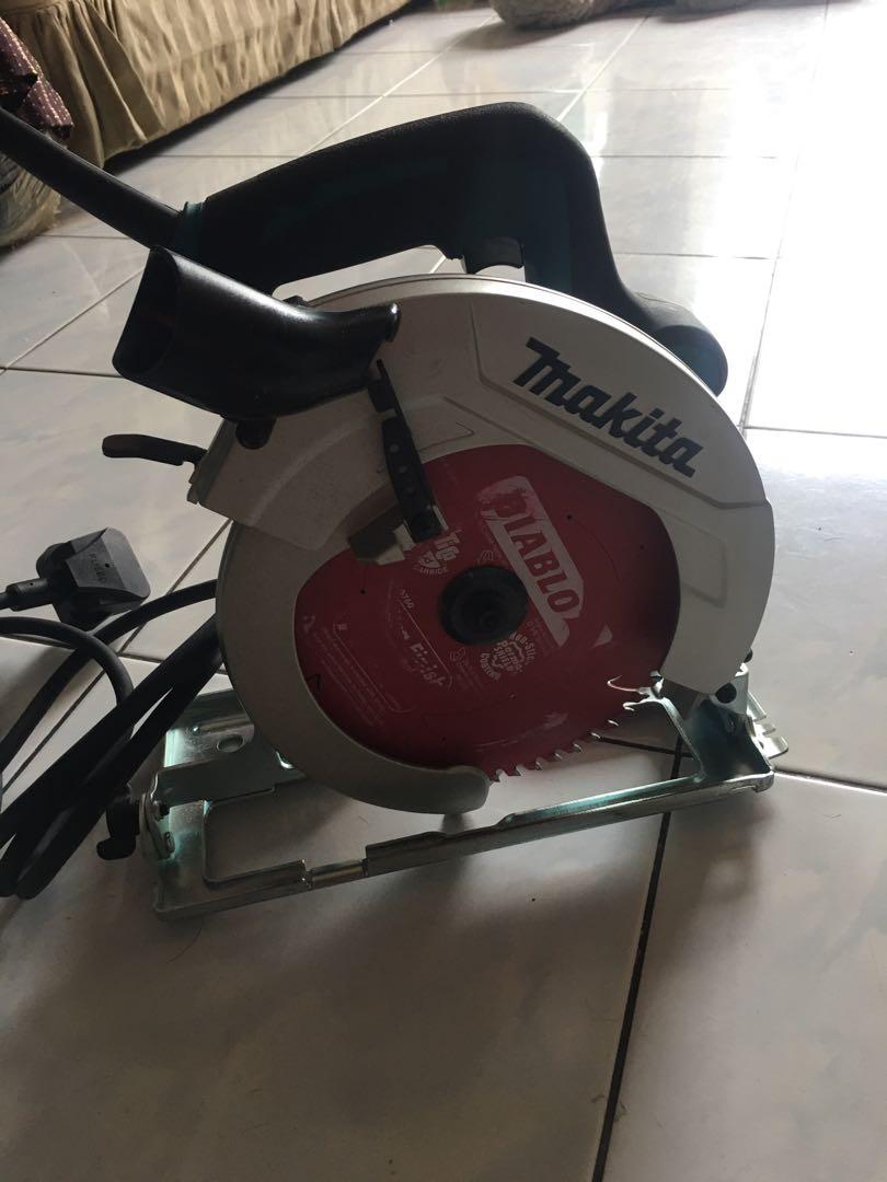 Makita HS7010 Circular Saw - 185mm 