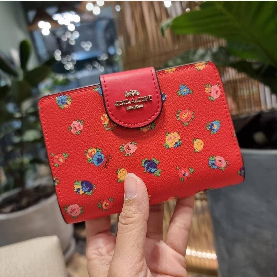 Michael Kors Red Long Wallet, Women's Fashion, Bags & Wallets, Wallets &  Card holders on Carousell