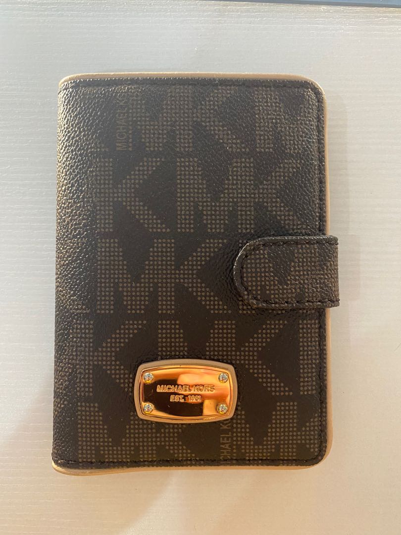 Michael Kors Jet Set Passport Holder, Women's Fashion, Bags & Wallets