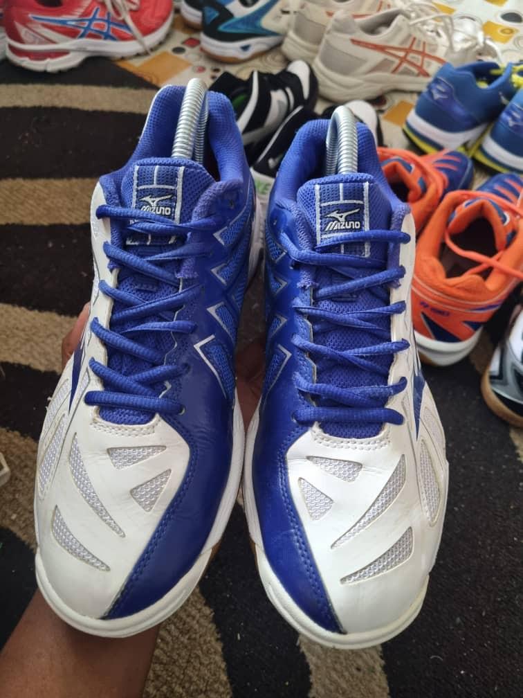 Mizuno badminton deals shoes 2019